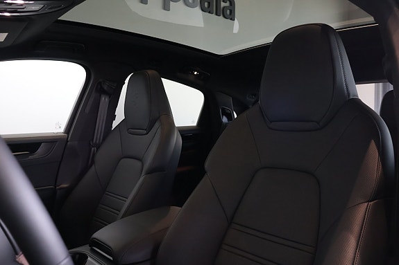 Porsche Cayenne 7 of 15