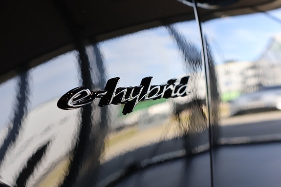 Porsche Cayenne 11 of 15