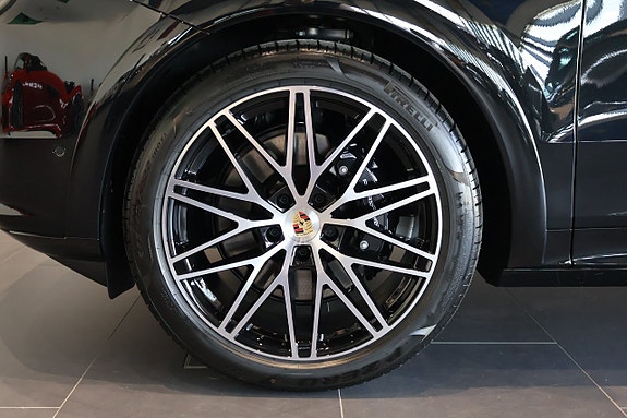 Porsche Cayenne 4 of 15