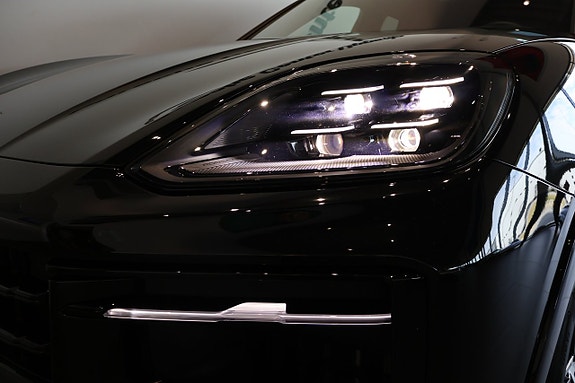 Porsche Cayenne 13 of 15