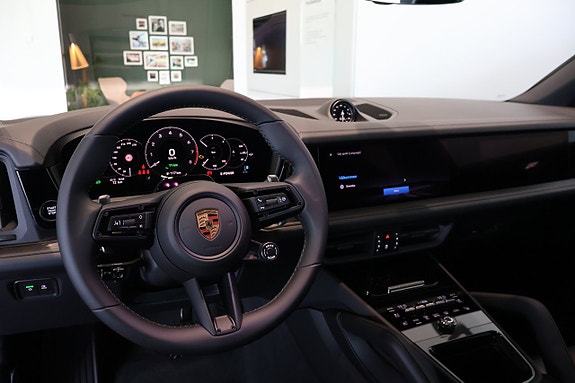 Porsche Cayenne 5 of 15
