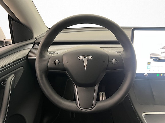 Tesla Model Y 13 of 30