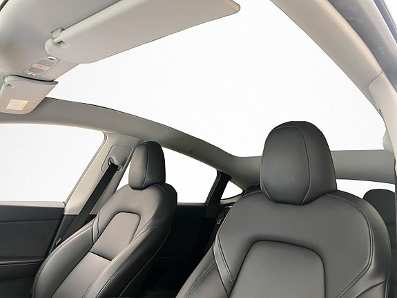 Tesla Model Y 14 of 30