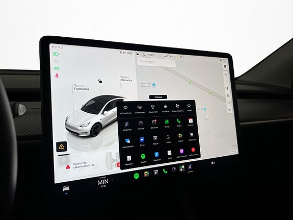 Tesla Model Y 22 of 30