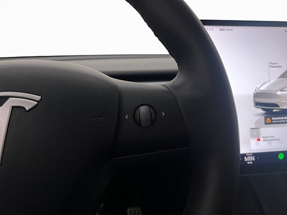 Tesla Model Y 19 of 30