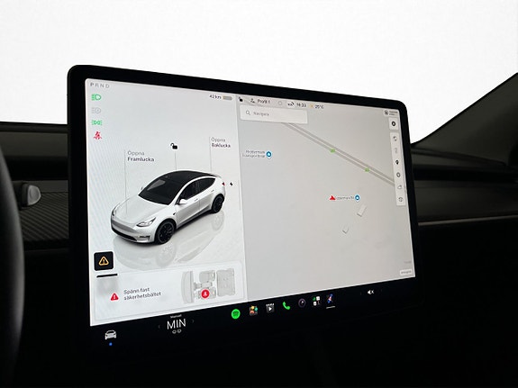 Tesla Model Y 21 of 30