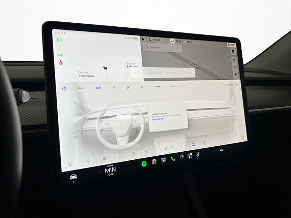 Tesla Model Y 24 of 30