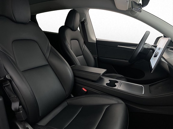 Tesla Model Y 15 of 30