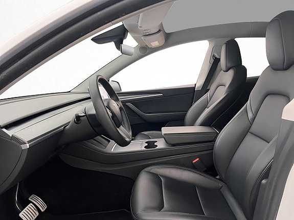 Tesla Model Y 11 of 30