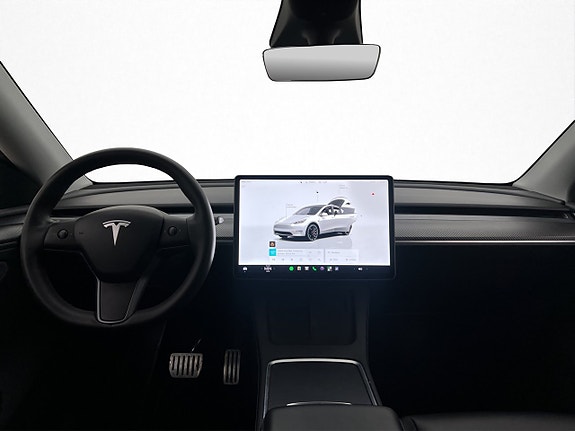 Tesla Model Y 12 of 30