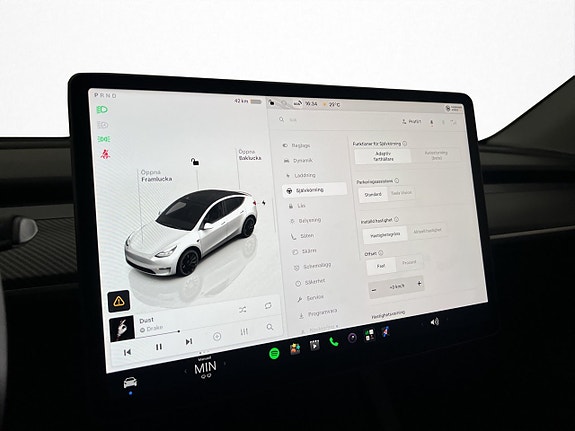 Tesla Model Y 26 of 30