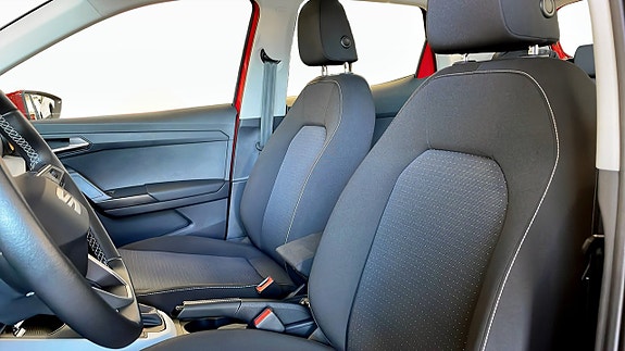 Seat Arona 8 of 12