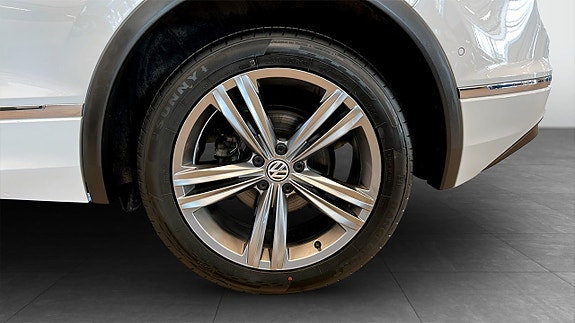 Volkswagen Tiguan 6 of 14