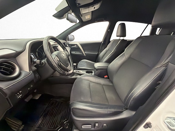 Toyota RAV4 12 of 30