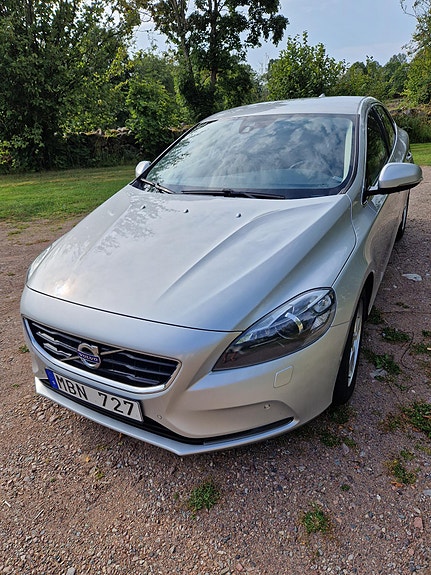 Volvo V40 3 of 4