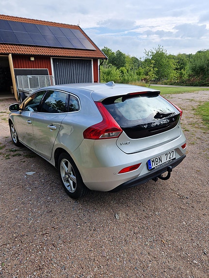 Volvo V40 2 of 4
