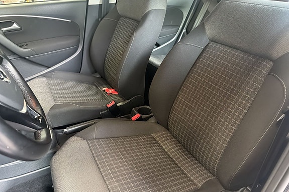 Volkswagen Polo 9 of 16
