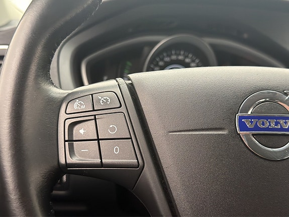 Volvo V40 15 of 28