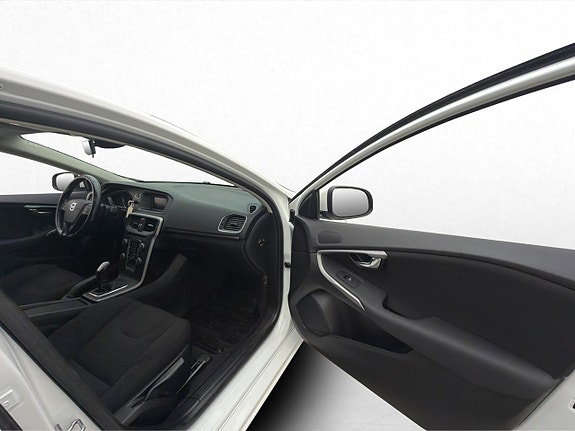 Volvo V40 21 of 28