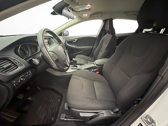 Volvo V40 11 of 28