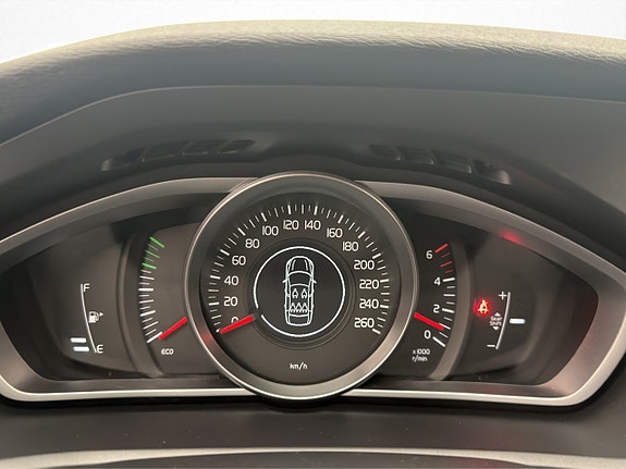 Volvo V40 16 of 28