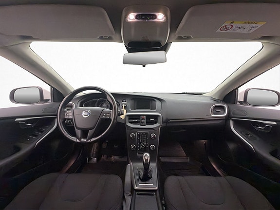 Volvo V40 12 of 28