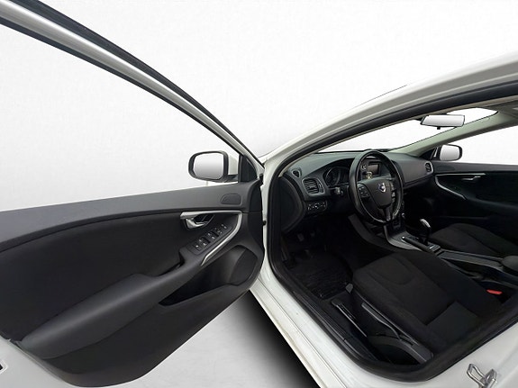 Volvo V40 10 of 28