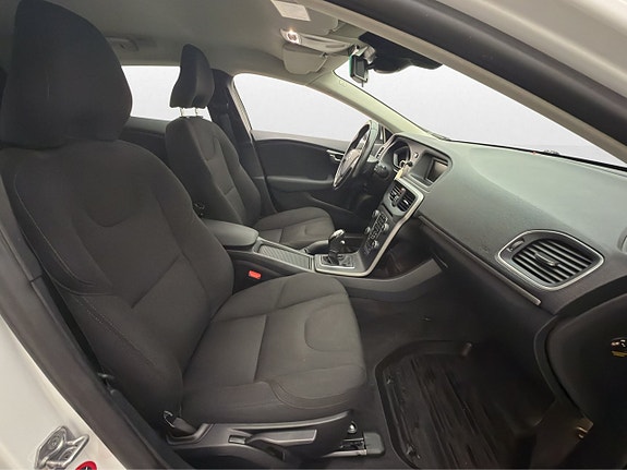 Volvo V40 22 of 28