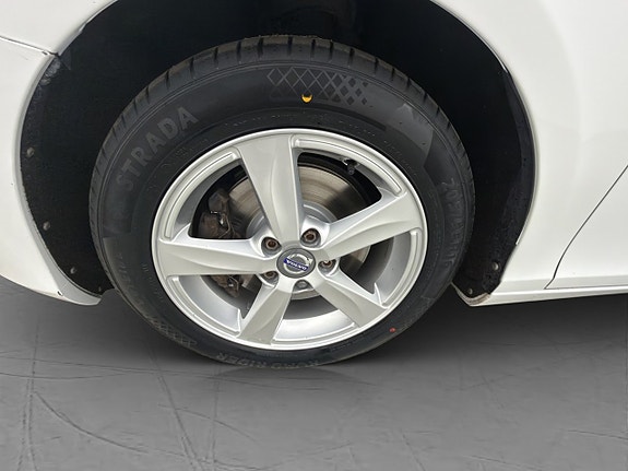 Volvo V40 25 of 28
