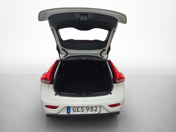 Volvo V40 24 of 28