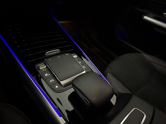 Mercedes-Benz GLA250 e 29 of 30