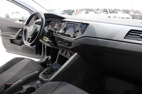 Volkswagen Polo 10 of 22