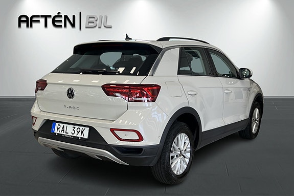 Volkswagen T-Roc 10 of 23