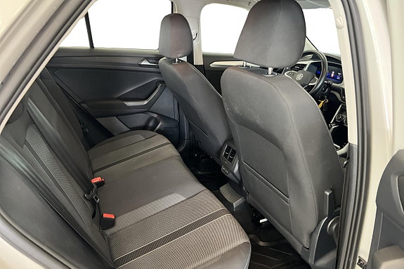Volkswagen T-Roc 15 of 23