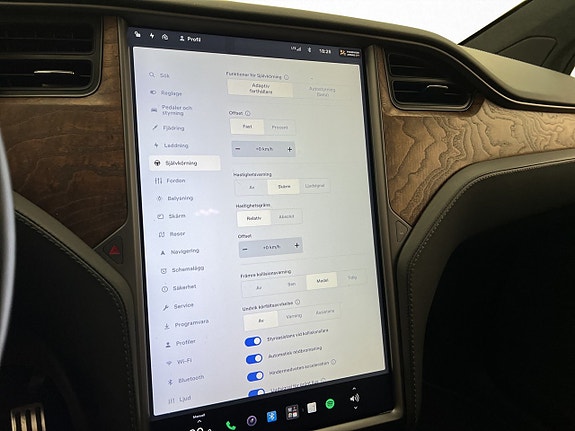 Tesla Model X 22 of 30