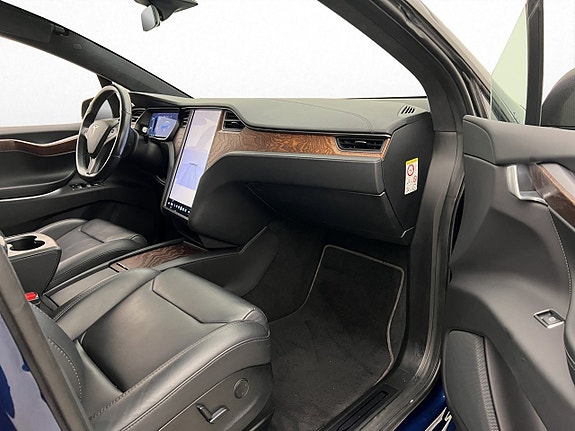 Tesla Model X 12 of 30