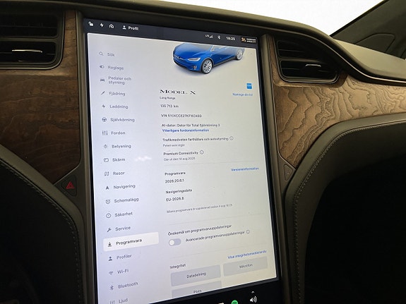 Tesla Model X 23 of 30