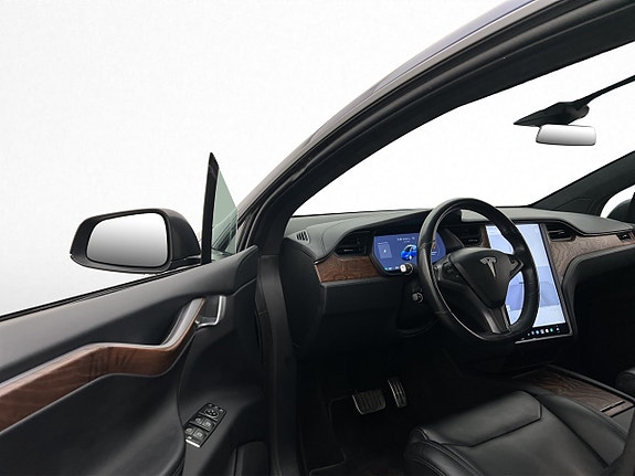 Tesla Model X 16 of 30