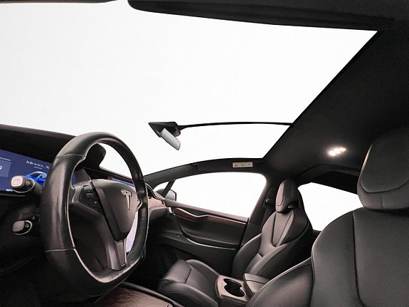 Tesla Model X 18 of 30