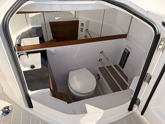 Axopar 28 Cabin Brabus Line -20 5 of 7