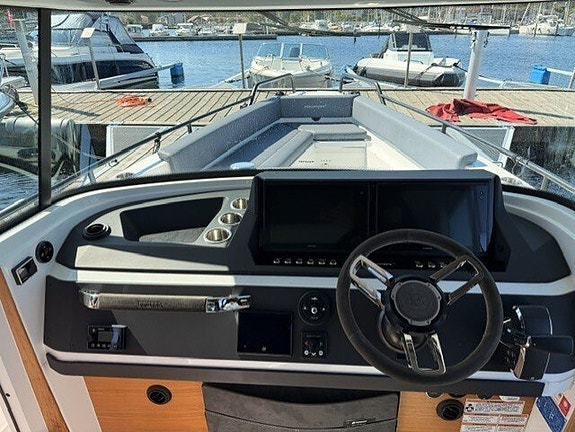 Axopar 28 Cabin Brabus Line -20 2 of 7