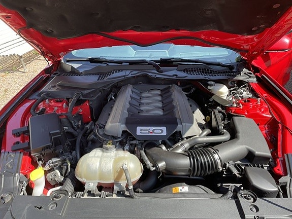 Ford Mustang 3 of 5