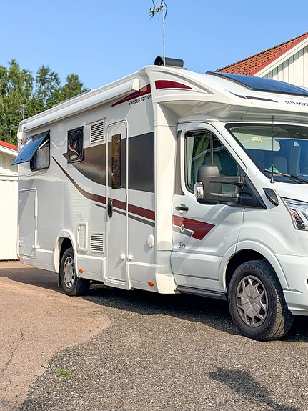 Rimor SWEDEN EDITION Evo 95 PLUS, 10 månaders garanti, 5 färdplatser, B-körkort, Automat, Cykelställ, stort garage, elektrisk taksäng, nyservad, backkamera. 4 of 22