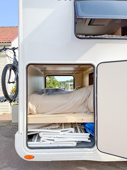 Rimor SWEDEN EDITION Evo 95 PLUS, 10 månaders garanti, 5 färdplatser, B-körkort, Automat, Cykelställ, stort garage, elektrisk taksäng, nyservad, backkamera. 11 of 22