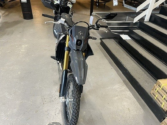 Suzuki DR-Z4S 2 of 6