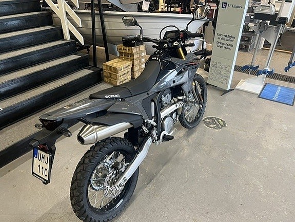 Suzuki DR-Z4S 5 of 6
