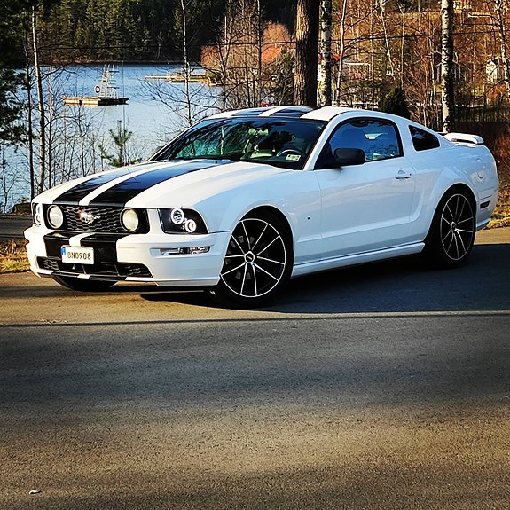 Ford Mustang 3 of 3