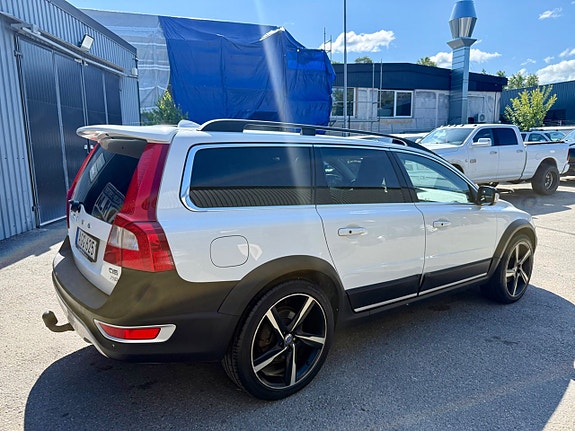 Volvo XC70 2 of 10