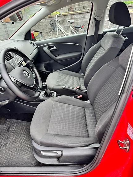 Volkswagen Polo 2 of 4