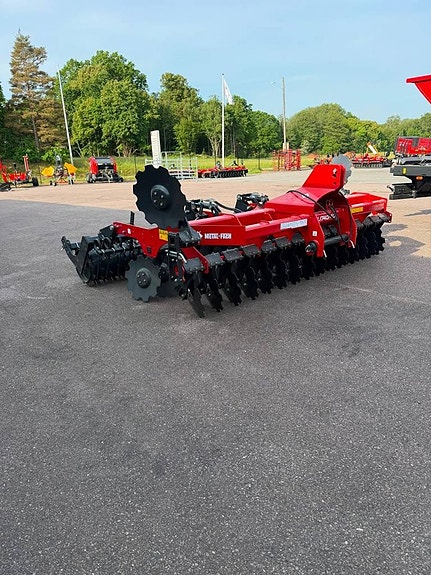 Metal-Fach U740/40 – Tallriksredskap (4,0 m)